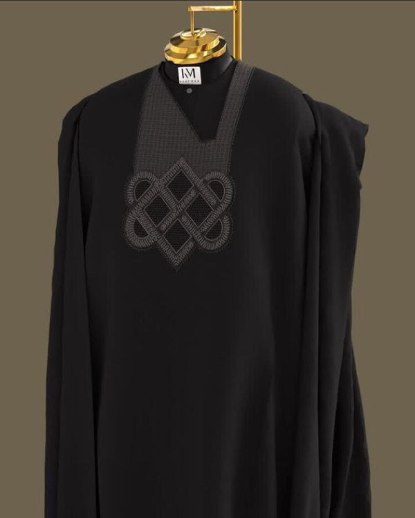 Saif Noir Grand Robe